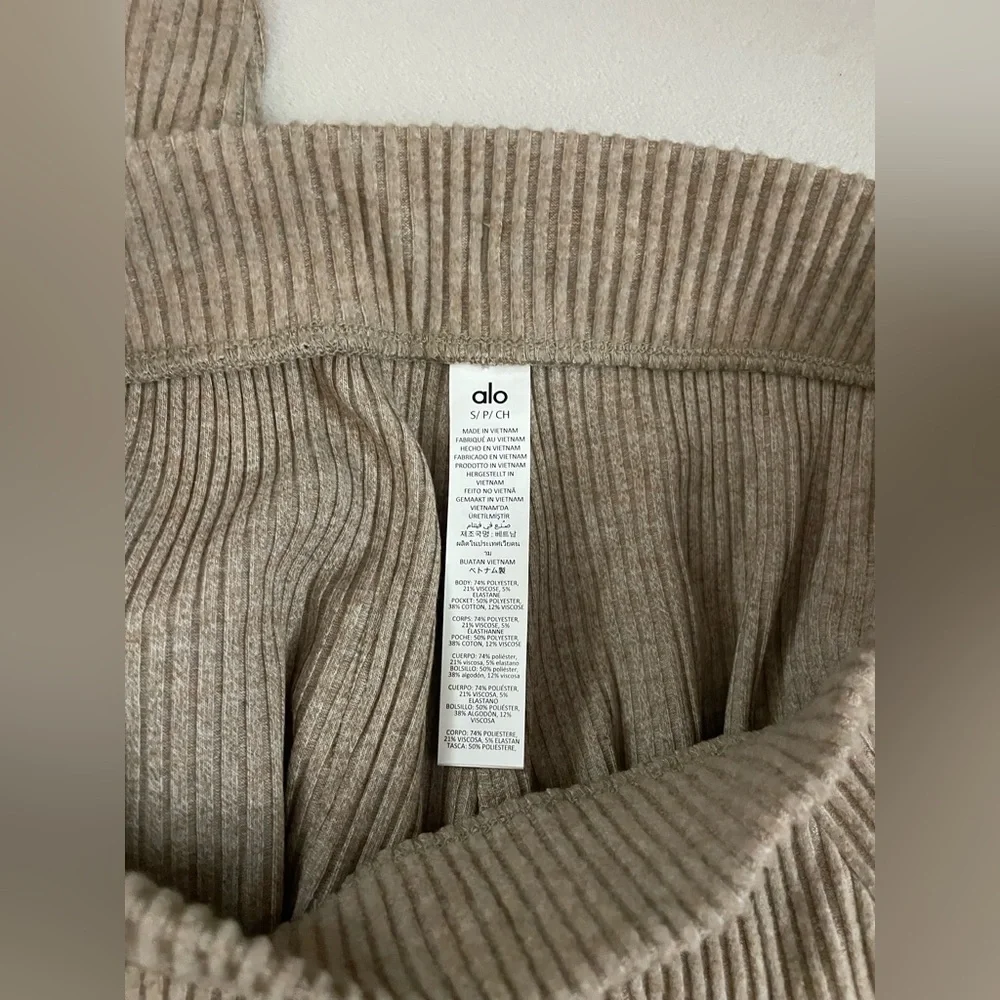 ALO Yoga Muse Sweatpants Joggers Ribbed in Gravel Heather Color Size S